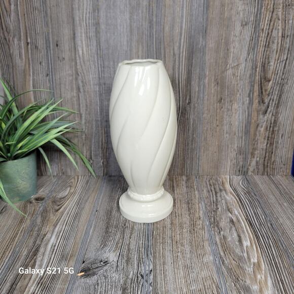 Vintage Vase 201 USA Pottery Off White MCM - Picture 1 of 6